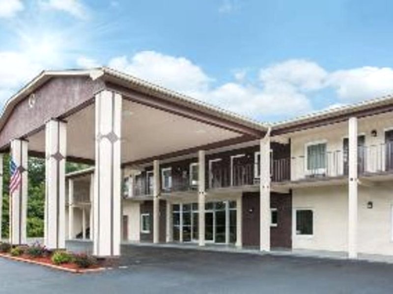 Travelers Inn & Suites Forest Cityの写真
