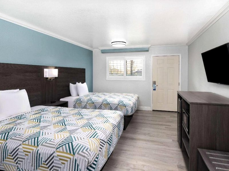 トラベロッジ レモー ニア ナヴァル エア ステーション (Travelodge by Wyndham Lemoore Near Naval Air Station)の写真