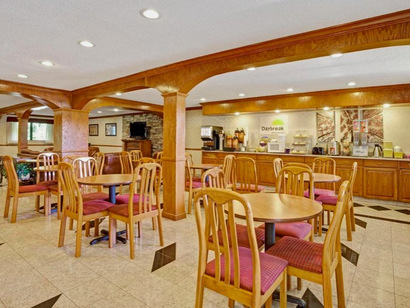 デイズ イン&スイーツ バイ ウィンダム モンロー (Days Inn & Suites by Wyndham Monroe)の写真