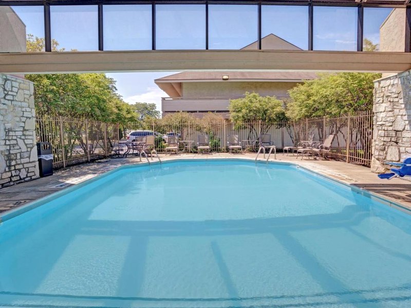 デイズ イン&スイーツ バイ ウィンダム モンロー (Days Inn & Suites by Wyndham Monroe)の写真