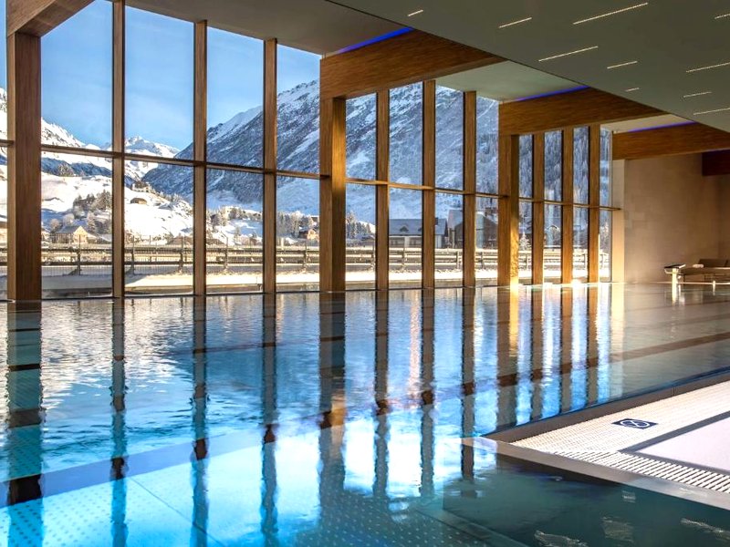 ラディソン ブル ホテル ロイセン アンダーマット (Radisson Blu Hotel Reussen, Andermatt)の写真