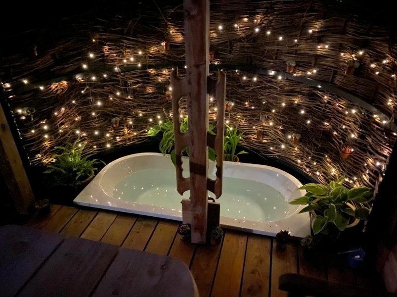 Dôl Swynol Glamping Luxury cabin with outdoor bath (Dol Swynol Glamping Luxury cabin with outdoor bath)の写真