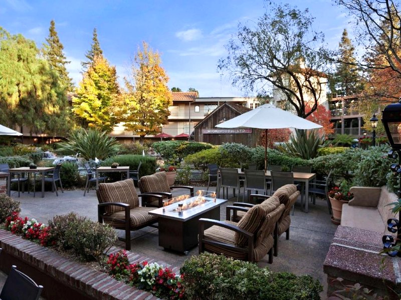 Embassy Suites by Hilton Napa Valleyの写真