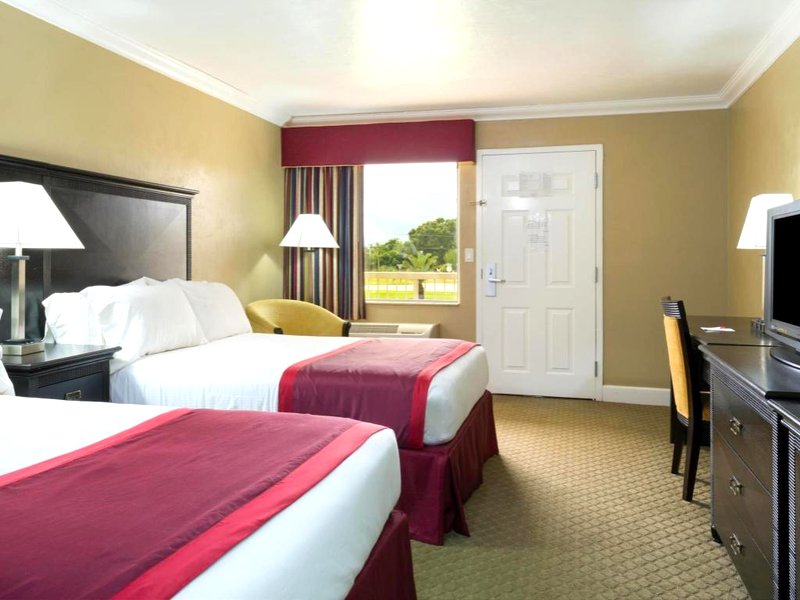 Ramada by Wyndham Lake Placidの写真