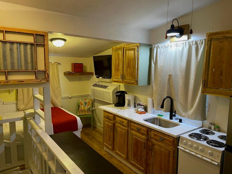 Caretakers Apartment-Split level w/ European Bathの写真