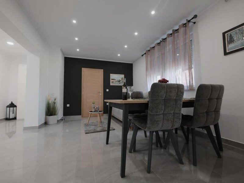 Apartments with a parking space Vrbovec, Prigorje - 22922の写真