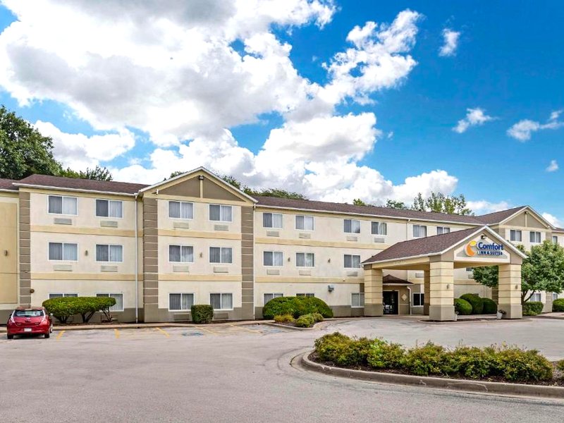 Comfort Inn & Suites East Moline near I-80の写真