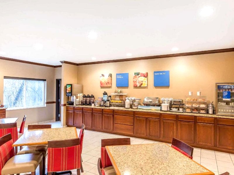 Comfort Inn & Suites East Moline near I-80の写真