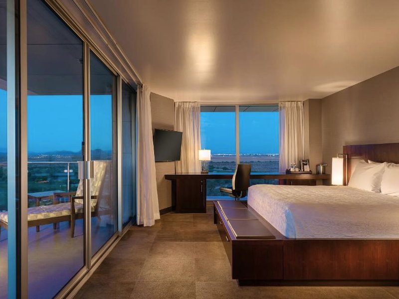 トーキング スティック リゾート (Talking Stick Resort)の写真