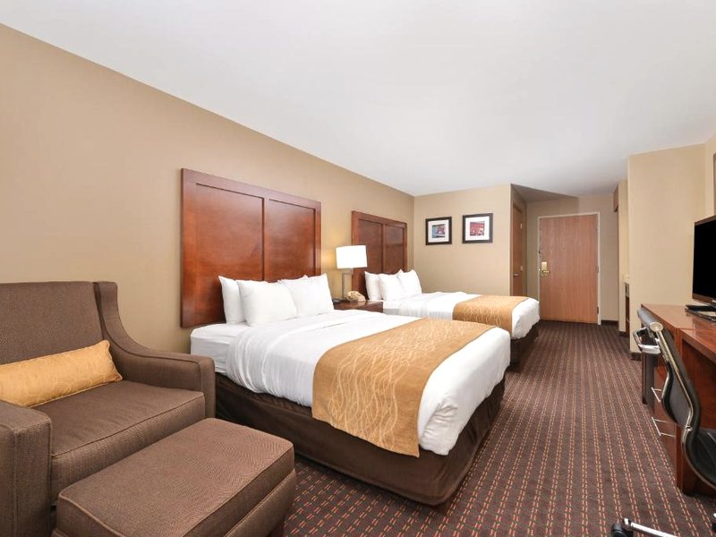 Comfort Inn & Suites Riverview near Davenport and I-80の写真
