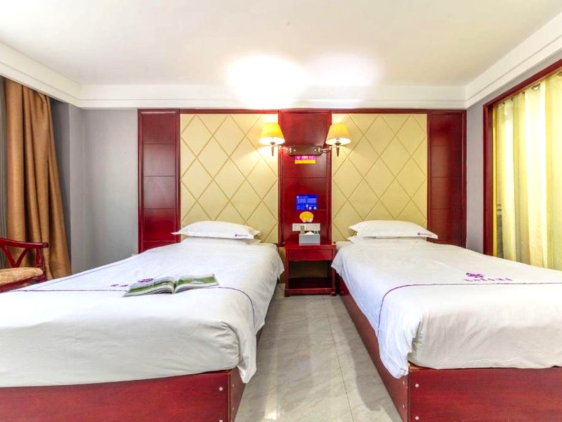 Jiuquan Longding Business Hotel (Zhonggulou Branch, Hantang Food Street)の写真