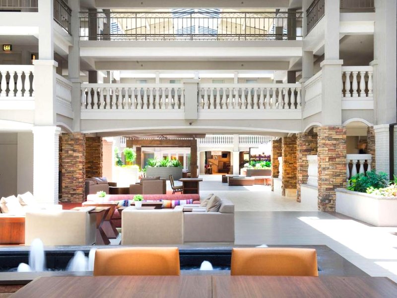 Embassy Suites by Hilton Colorado Springsの写真