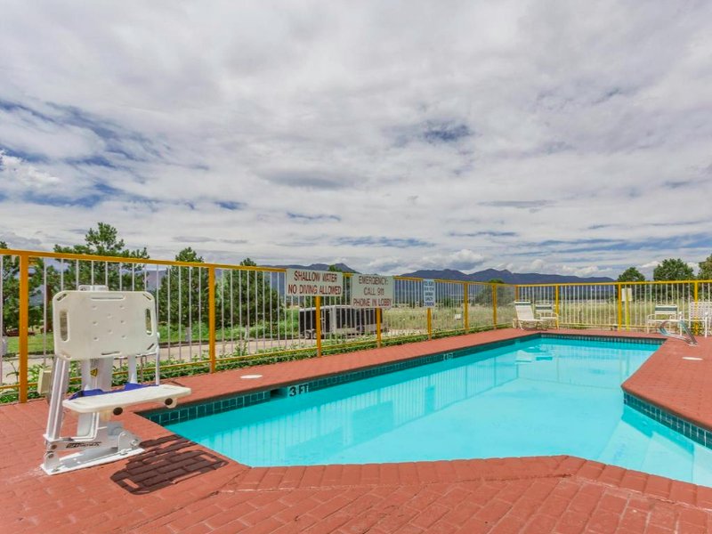 Motel 6 Colorado Springs, CO - Air Force Academyの写真