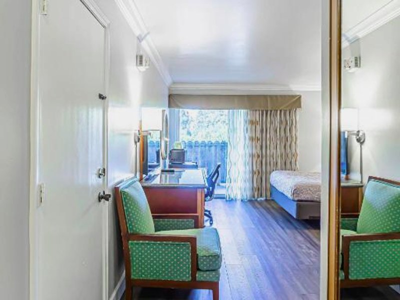 アロハ イン (Aloha Inn)の写真