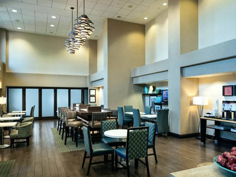 ハンプトン イン & スイーツ アロヨ グランデ/ピズモ ビーチ エリア (Hampton Inn & Suites Arroyo Grande/Pismo Beach Area)の写真