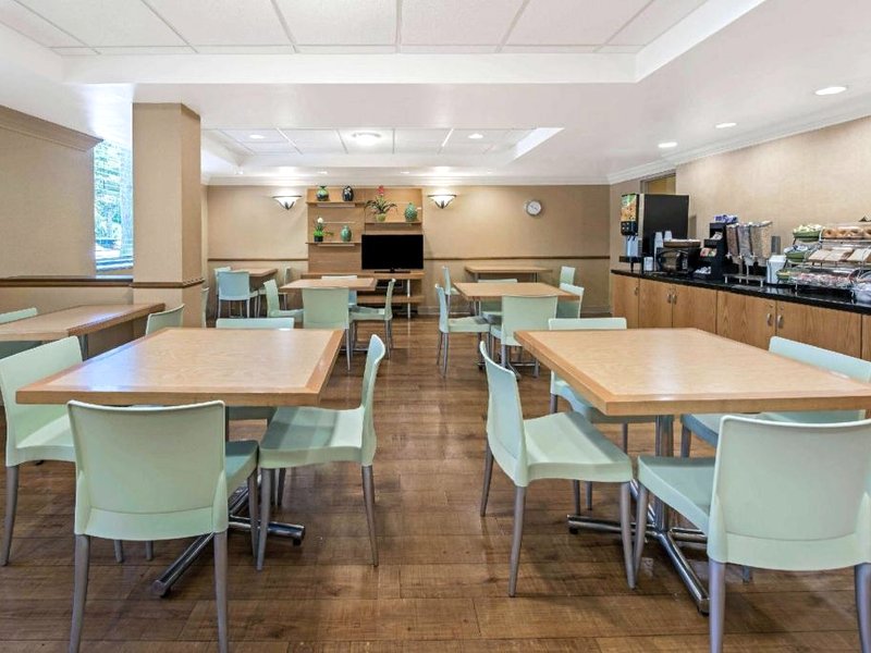 ラ キンタ イン&スイーツ バイ ウィンダム ウエスト パーム ビーチ エアポート (La Quinta Inn & Suites by Wyndham West Palm Beach Airport)の写真
