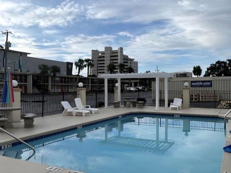 Hole Inn the Wall Hotel - Fort Walton Beach - Sunset Plaza - near Beaches & Hurlburtの写真
