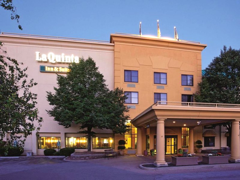 La Quinta Inn & Suites by Wyndham Milwaukee Bayshore Areaの写真