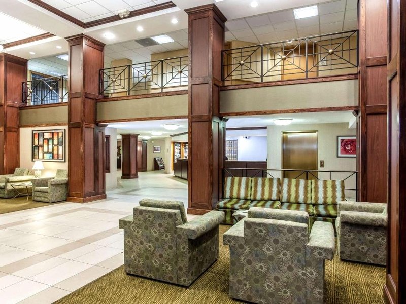 La Quinta Inn & Suites by Wyndham Milwaukee Bayshore Areaの写真
