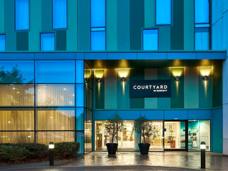 コートヤード・ロンドン・ガトウィック・エアポート (Courtyard London Gatwick Airport)の写真