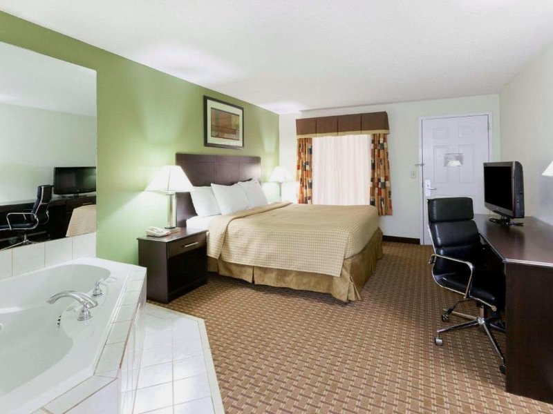 スーパー 8 バイ ウインダム ディケーター ダウンタウン アトランタ エリア (Super 8 By Wyndham Decatur/Dntn/Atlanta Area)の写真