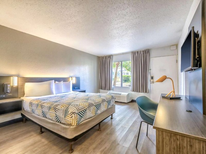 Motel 6 Spring Hill, FL - Weeki Wacheeの写真