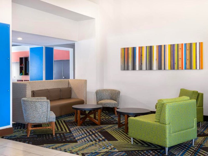 Holiday Inn Express & Suites Spring Hill By IHGの写真