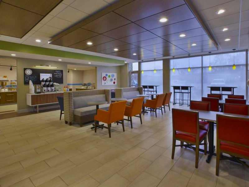 Holiday Inn Express & Suites Parkersburg East By IHGの写真