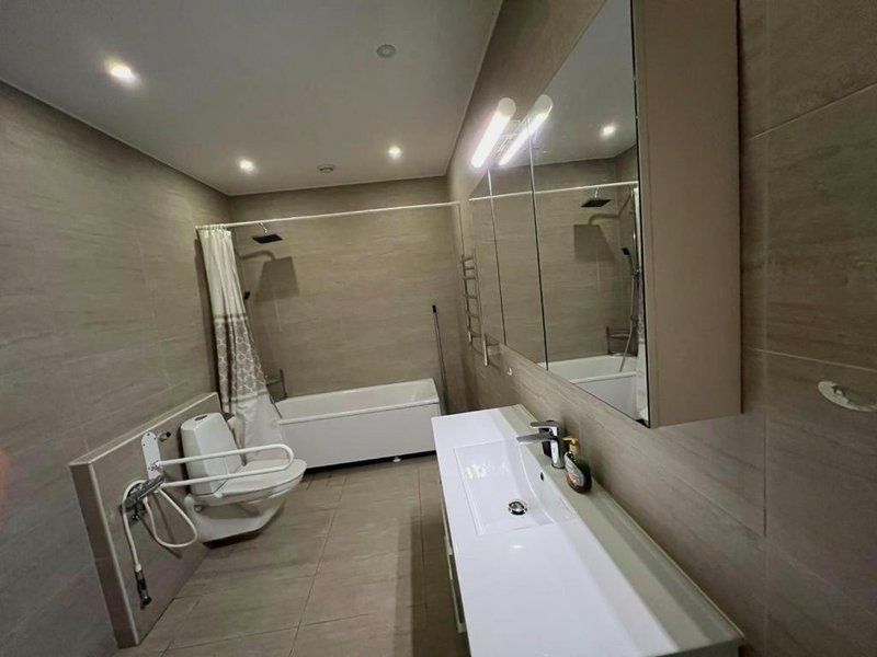 Beautiful terraced house with private parkingの写真