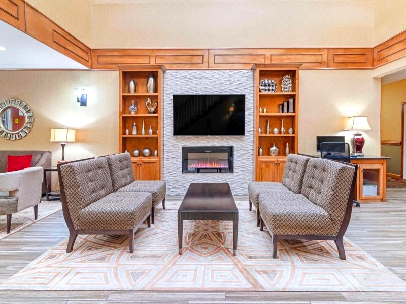 ベストウェスタン プラス ブラッドベリ イン アンド スイーツ (Best Western Plus Bradbury Inn and Suites)の写真