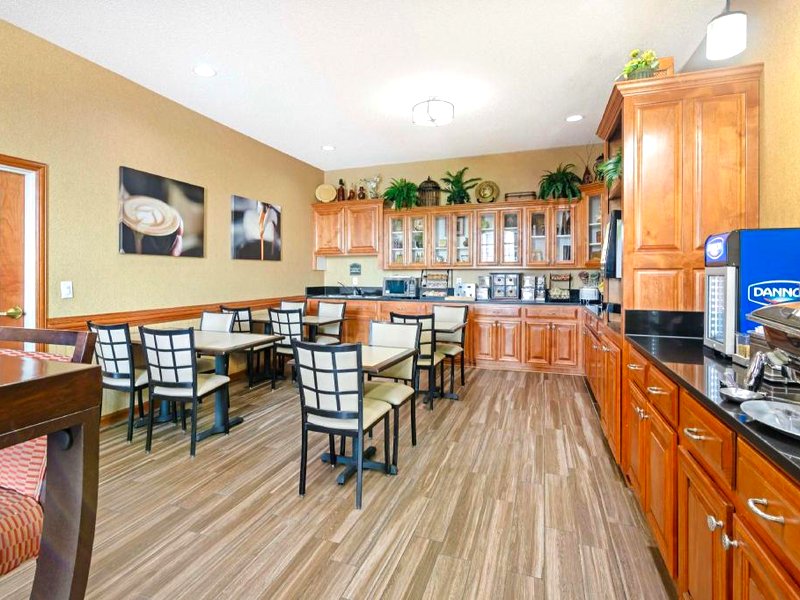 ベストウェスタン プラス ブラッドベリ イン アンド スイーツ (Best Western Plus Bradbury Inn and Suites)の写真