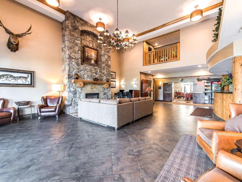 コンフォート スイーツ ゴールデン  ウェスト オン エバグリーン パークウェイ (Comfort Suites Golden West on Evergreen Parkway)の写真
