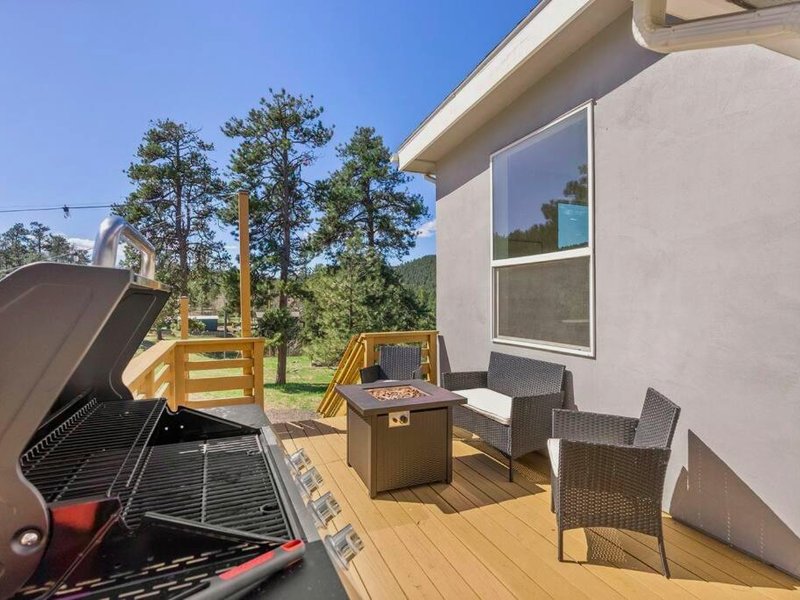 Near Red Rocks with Hot Tub, Fire Pit and Viewsの写真