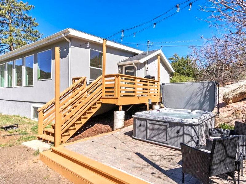 Near Red Rocks with Hot Tub, Fire Pit and Viewsの写真