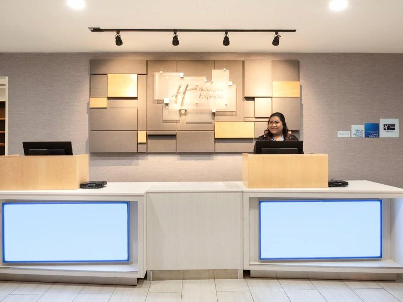 ホリデイ イン エクスプレス アンド スイーツ リンカーン シティ バイ IHG (Holiday Inn Express and Suites Lincoln City By IHG)の写真