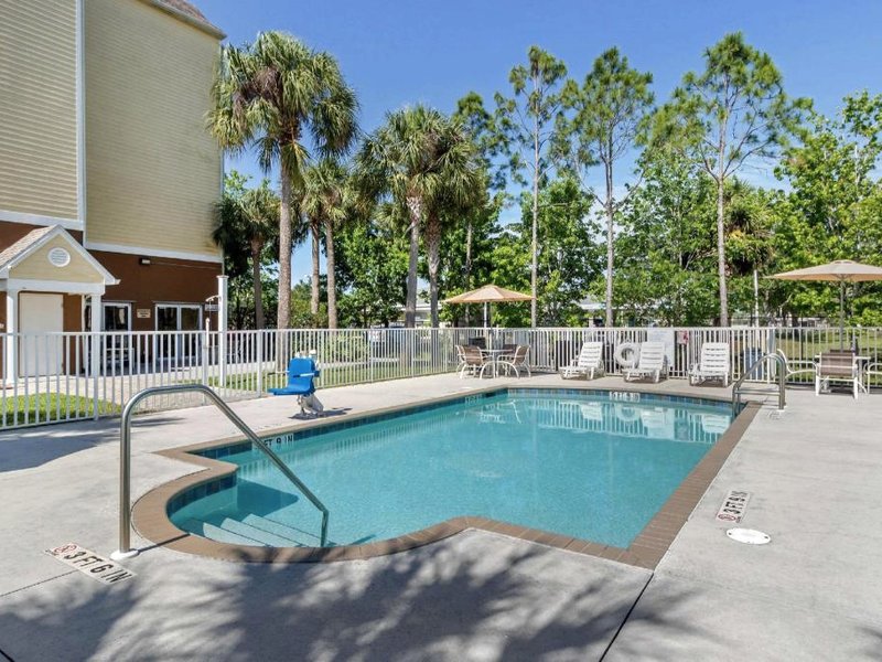 クオリティ イン&スイーツ リーハイ エーカーズ フォート マイアーズ (Quality Inn & Suites Lehigh Acres Fort Myers)の写真