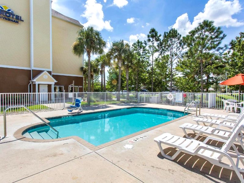 クオリティ イン&スイーツ リーハイ エーカーズ フォート マイアーズ (Quality Inn & Suites Lehigh Acres Fort Myers)の写真