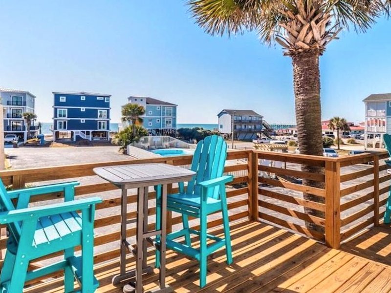 The Beach House at Oak Island by Carolina Retreatsの写真