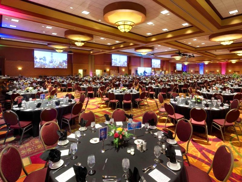Embassy Suites by Hilton Omaha La Vista Hotel & Conference Centerの写真