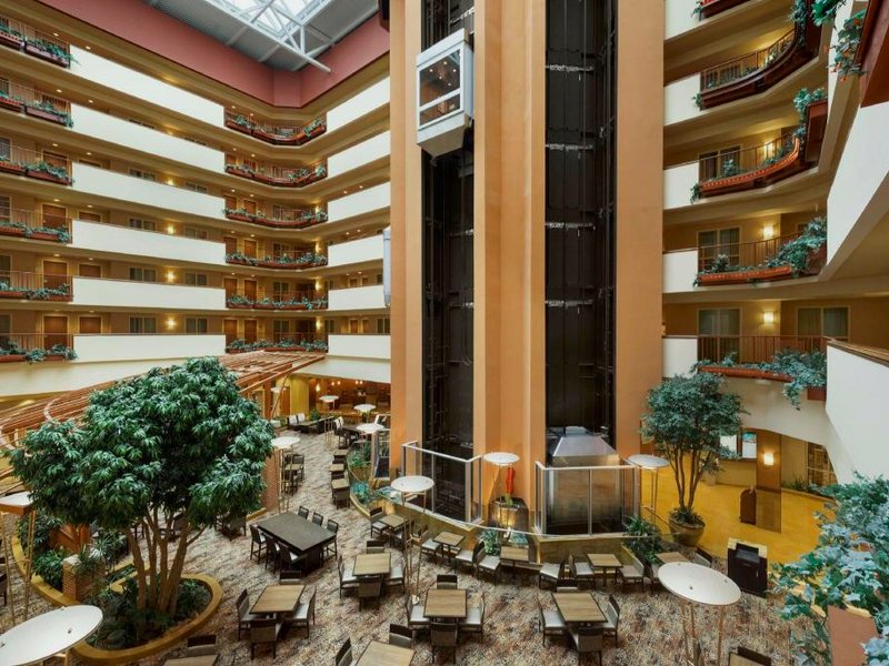 Embassy Suites by Hilton Omaha La Vista Hotel & Conference Centerの写真