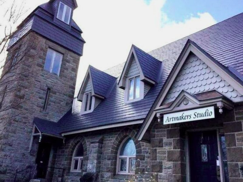 Historic Gothic Stone Church Home and Studio Loftの写真