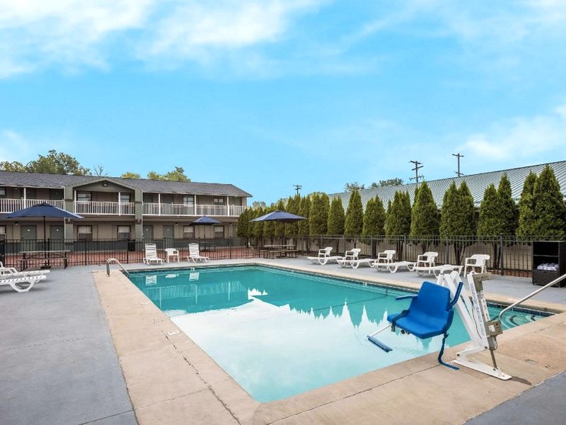 クオリティ イン ＆ スイーツ ビッグ ラピッズ ニア ユニバーシティ (Quality Inn & Suites Big Rapids near University)の写真