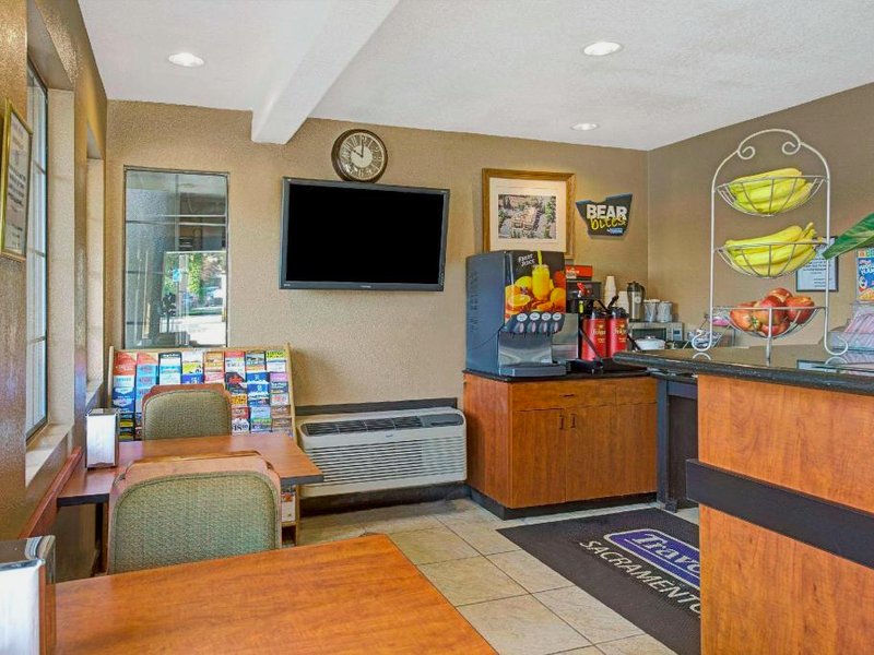 トラベロッジ バイ ウィンダム サクラメント / ランチョ コルドバ (Travelodge by Wyndham Sacramento / Rancho Cordova)の写真