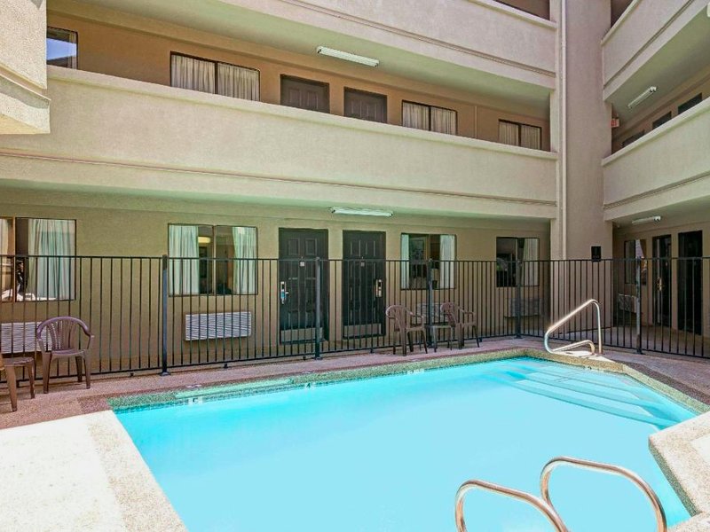 トラベロッジ バイ ウィンダム サクラメント / ランチョ コルドバ (Travelodge by Wyndham Sacramento / Rancho Cordova)の写真