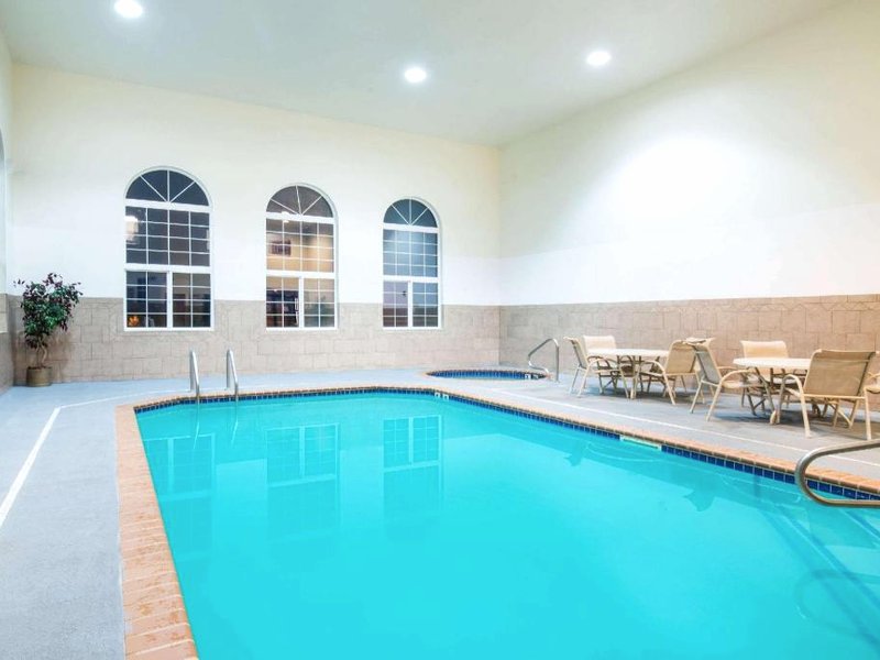 Howard Johnson Hotel & Suites by Wyndham Oacomaの写真