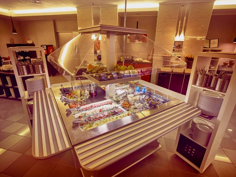 コンチネンタル フォーラム アラド (Continental Forum Arad)の写真