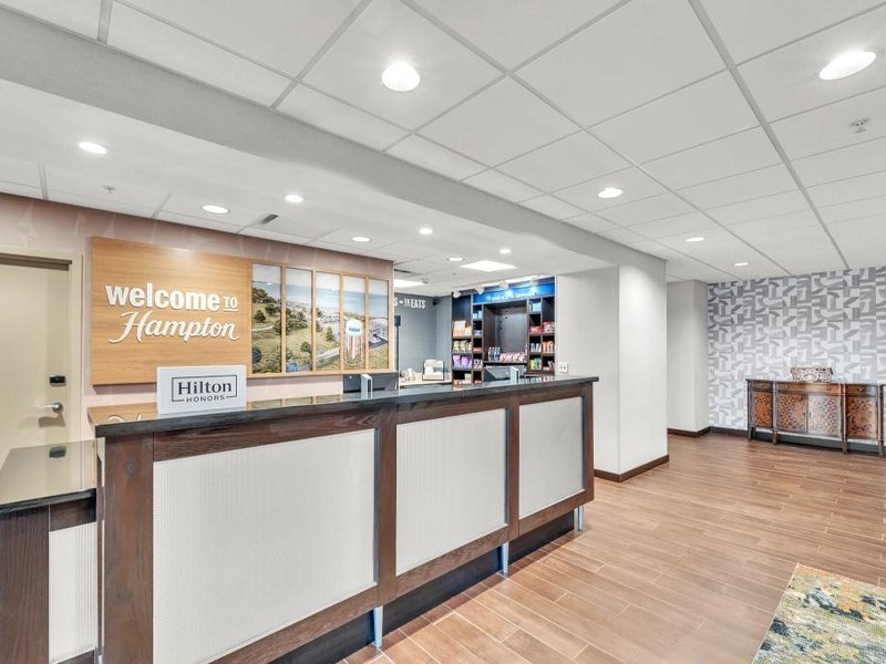 Hampton Inn & Suites by Hilton Kenosha Pleasant Prairieの写真