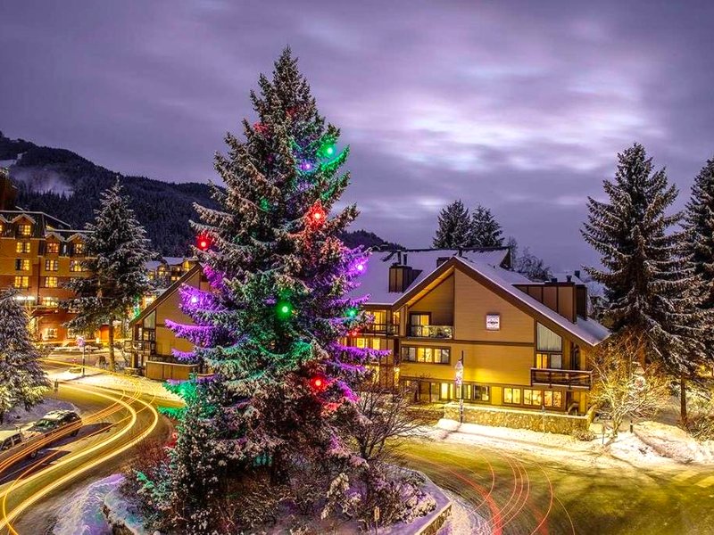 ウィスラー ビレッジ イン＆スイーツ (Whistler Village Inn & Suites)の写真