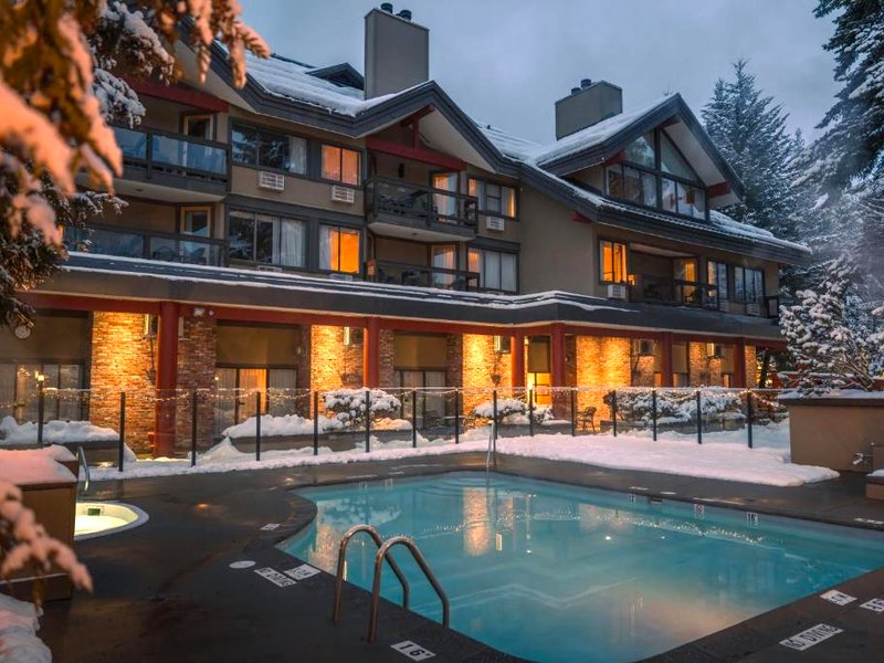 ウィスラー ビレッジ イン＆スイーツ (Whistler Village Inn & Suites)の写真