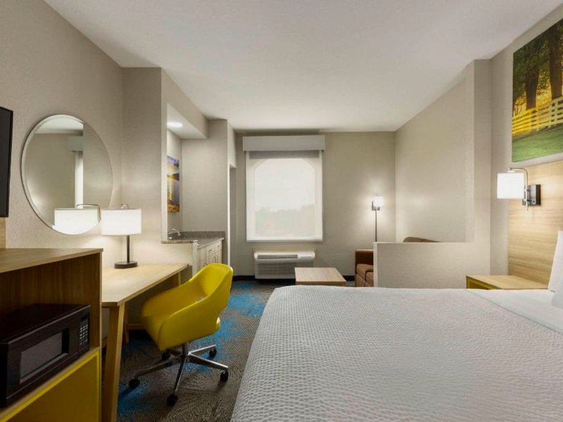 デイズ イン&スイーツ バイ ウィンダム プラットヴィル モンゴメリー (Days Inn & Suites by Wyndham Prattville-Montgomery)の写真